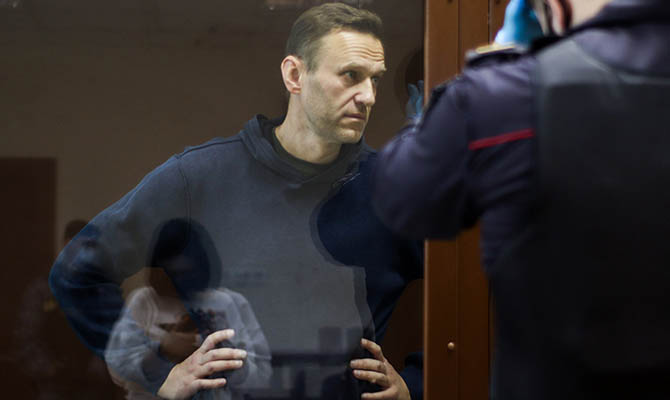 Навальный решил прекратить голодовку