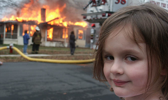 Героиня мема Disaster Girl продала его почти пол миллиона долларов