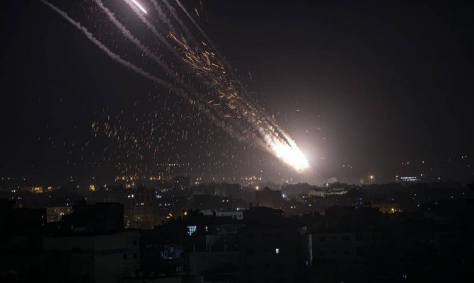 По Израилю за ночь выпустили более 200 ракет