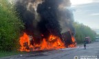 В Хмельницкой области столкнулись и загорелись три автомобиля, погибли четыре человека