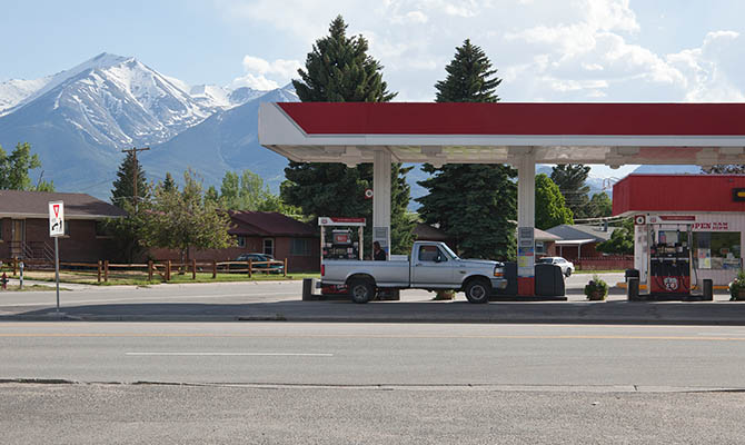 В США цена бензина остается на рекордно высоких показателях