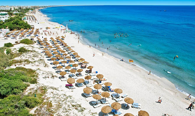 Тунис отменяет тесты и карантин для привитых туристов