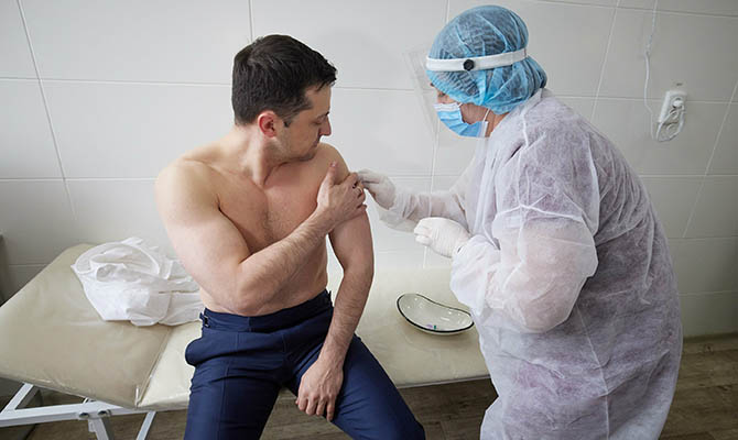 Почти половина украинцев не намерены вакцинироваться