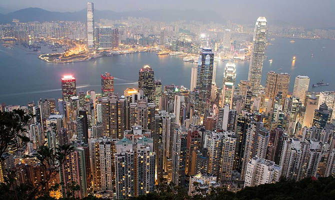 В Гонконге устроят розыгрыш дорогих призов для поощрения вакцинации от COVID-19