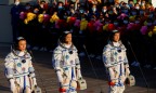 Китай запустил корабль с космонавтами к своей орбитальной станции