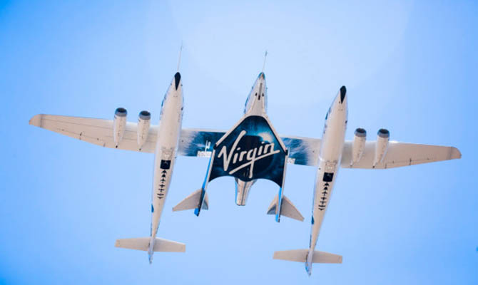 Акции Virgin Galactic взлетели почти на треть после полета Брэнсона в космос