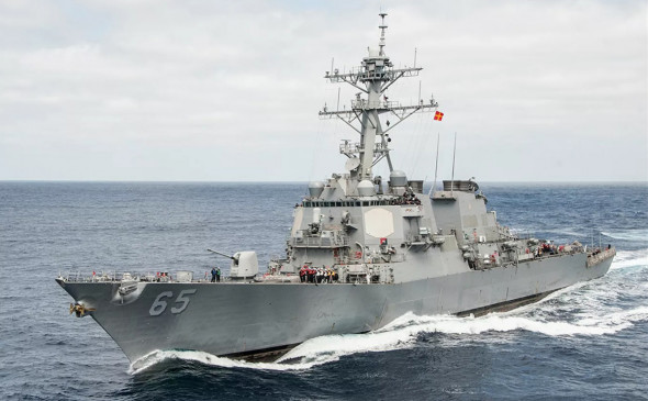 Китай обвинил эсминец США во вторжении в Южно-Китайском море