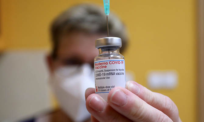 В Украину прибыли первые 2 миллиона доз вакцины Moderna
