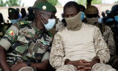 Президента Мали попытались зарезать в мечети