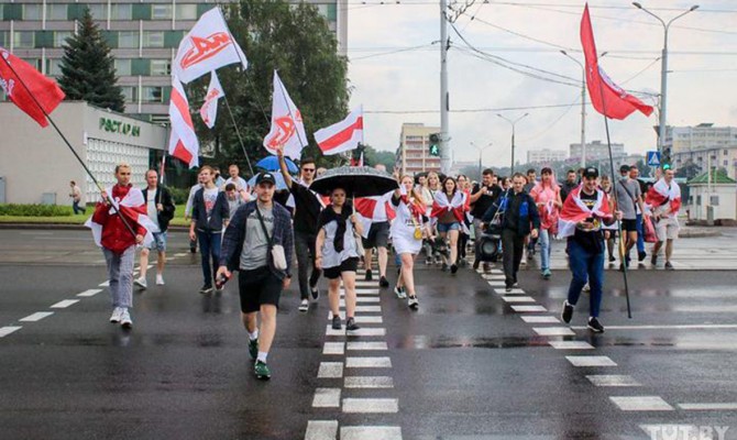 В Беларуси завершается процесс признания красно-белой символики экстремистской