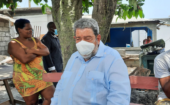 Премьера Сент-Винсента и Гренадин ранили во время протеста из-за прививок