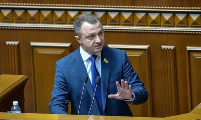 Кремень хочет иметь языковых чиновников в каждом ведомстве