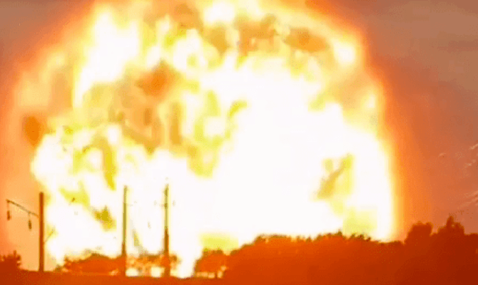 Глава Минобороны Казахстана заявил о намерении подать в отставку после взрывов на складах воинской части