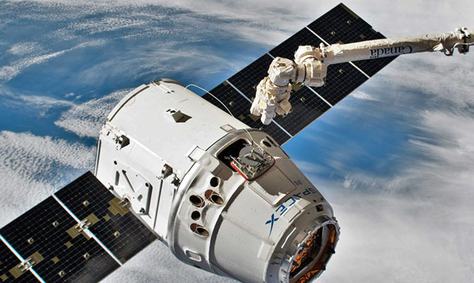 Корабль Cargo Dragon вышел на орбиту, взял курс на МКС