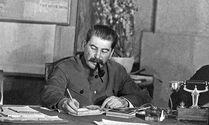 Глава МИД РФ вступился за Сталина