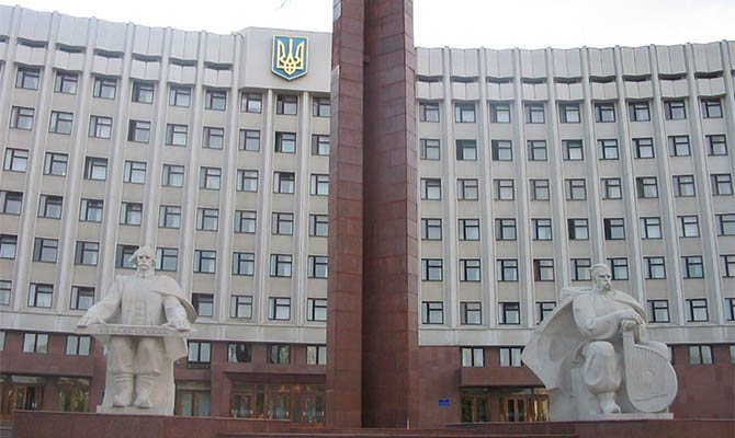 В Ивано-Франковске будут увольнять невакцинированных чиновников