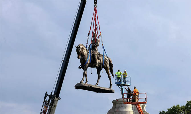В Вирджинии демонтировали памятник генералу Конфедерации