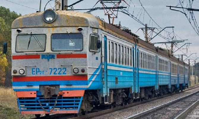 «Укрзализныця» ограничила движение пригородных поездов на Донбассе из-за обстрелов