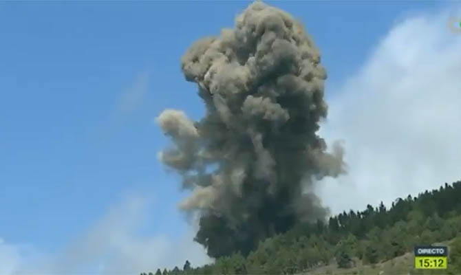 На Канарских островах началось извержение вулкана