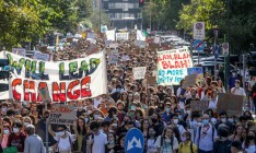 В Милане прошло массовое молодежное шествие с Гретой Тунберг