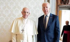 Папа Римский разрешил Байдену причащаться