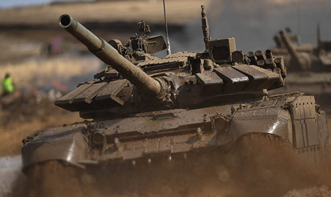 В Лондоне заметили переброску российских танков к границе с Украиной