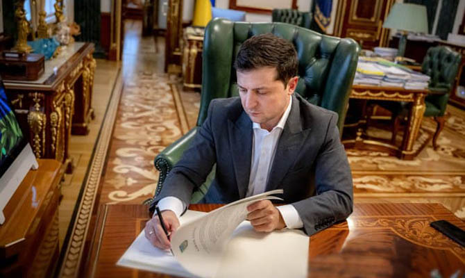 Зеленский ветировал закон о госфинансировании партий