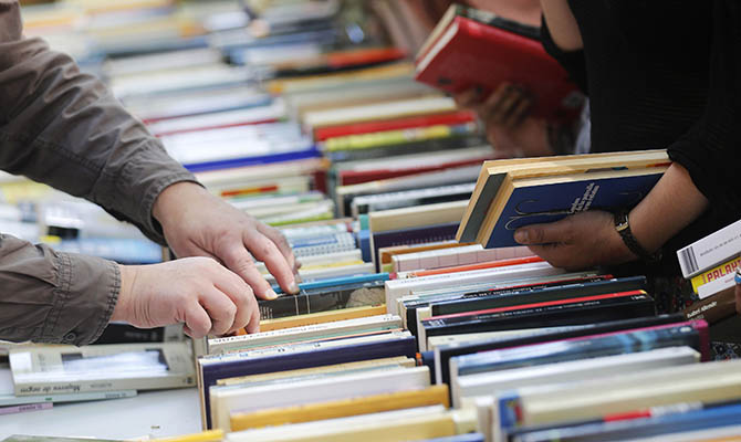 За счет «тысячи Зеленского» могут разрешить покупку книг