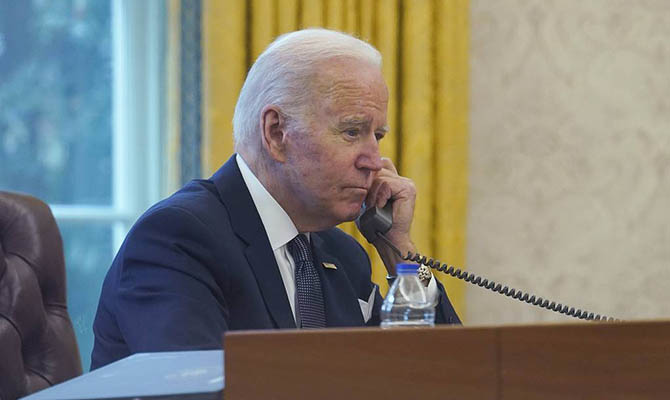 Байден предупредил Путина о последствиях в случае нападения РФ на Украину