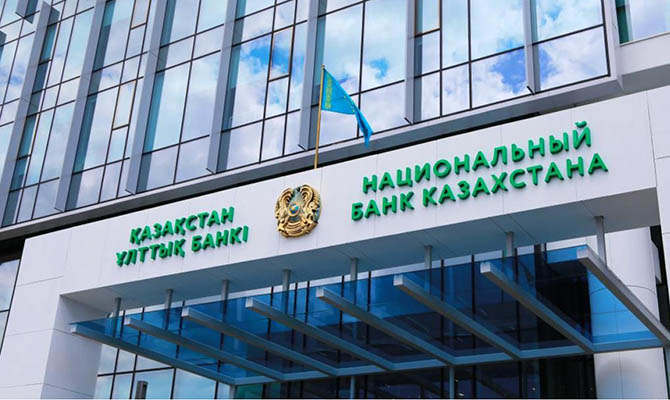В Казахстане чиновникам и депутатам пять лет не будут повышать зарплаты