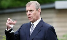 Обвиненного в изнасиловании принца Эндрю хотят лишить титула герцога Йоркского