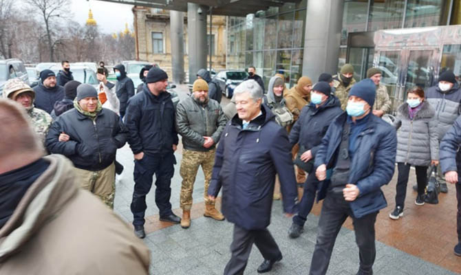 Политтехнолог объяснила, почему Зеленский отпустил Порошенко, но удерживает Медведчука