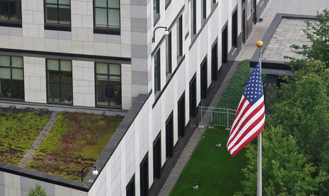Госдеп начал эвакуацию сотрудников посольства США в Украине