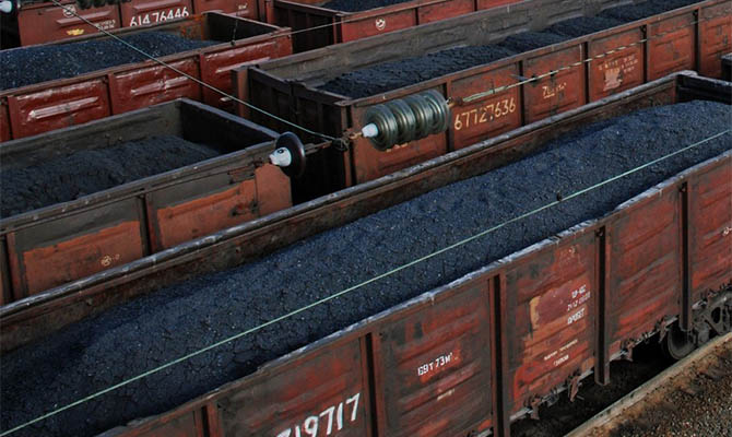 «Укрзализныця» запретила транзит российского угля через территорию Украины