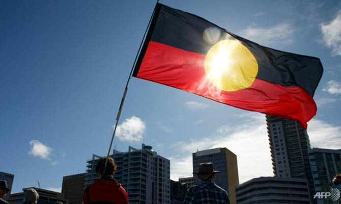 Власти Австралии выкупили права на флаг аборигенов за $14 млн