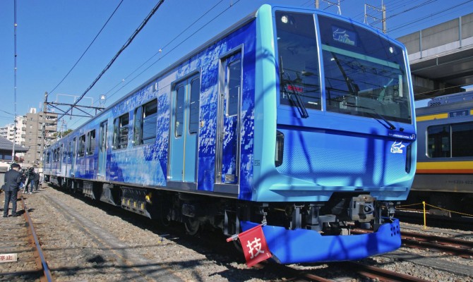 В Японии представили поезд на водородном топливе