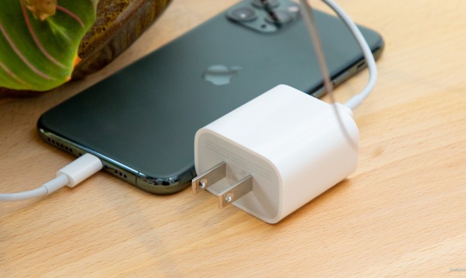 Выбираем быструю зарядку для iPhone 13