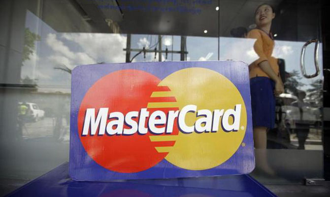 Visa и Mastercard начали отключать российские банки из-за санкций