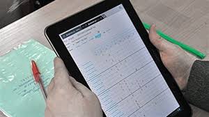 Батьки школярів скаржаться на плату за державний застосунок "Електронний щоденник"